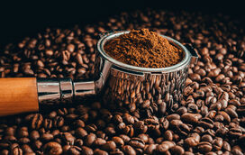 Porque está na moda voltar às máquinas de café moído? As melhores razões para o fazer 