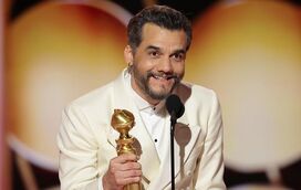 O triunfo histórico de Wagner Moura a hastear a bandeira do Brasil nos Globos de Ouro