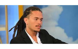 Antes de cair nas águas geladas e turbulentas do mar da Nazaré, Maycon Douglas fez três chamadas e enviou uma mensagem de despedida