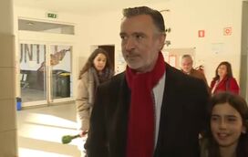 João Cotrim de Figueiredo vota acompanhado pela neta e deixa mensagem