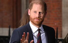 Príncipe Harry emociona-se em tribunal: "Tornaram a vida da minha mulher um verdadeiro inferno"