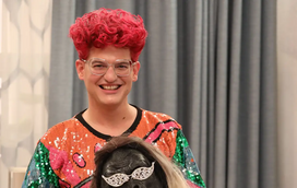 Conheça João Carreira, o extravagante cabeleireiro que é um fenómeno das redes sociais