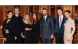 David e Victoria Beckham surgem em público e comportamento do casal analisado à lupa: "Ele protetor, ela rebelde"