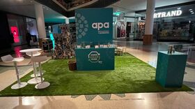 A APA promove campanha sobre lixo com exposição num centro comercial