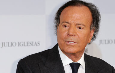 Julio Iglesias é acusado de escravidão e abusos sexuais em mansões nas Bahamas e Punta Cana