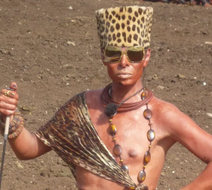 José Castelo Branco faz 'remake' de 'Perdidos na Tribo'