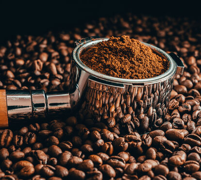 Porque está na moda voltar às máquinas de café moído? As melhores razões para o fazer 