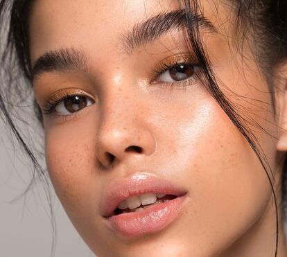 As sobrancelhas fininhas já eram! Agora, elas querem-se volumosas e com um 'penteado' específico