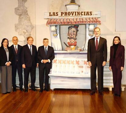 Que lindos! Letizia estreia novo fato e faz 'pandã' com Felipe VI