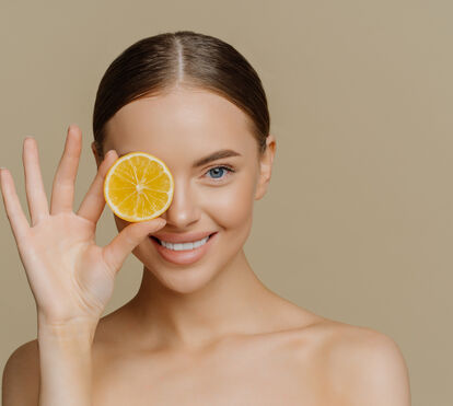 A sua pele está baça e sem brilho? Estas gotas vão fazer o twist