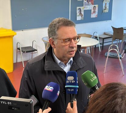 'Emoção e esperança': As palavras de António José Seguro ao votar nas Caldas da Rainha