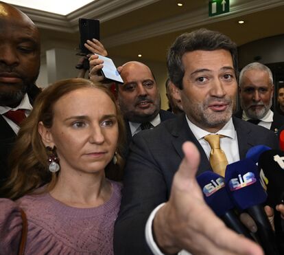 Quem é Dina, a mulher ao lado de André Ventura, que colocou a vida pessoal em pausa para o apoiar