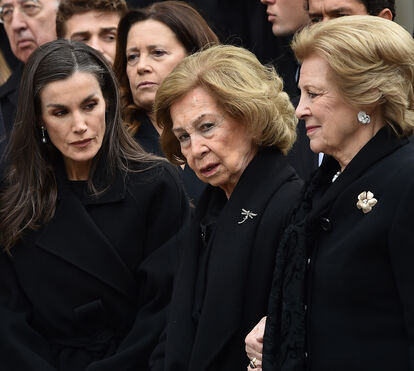 As imagens de dor vindas de Atenas! Rainha Sofia desolada com a partida da irmã Irene