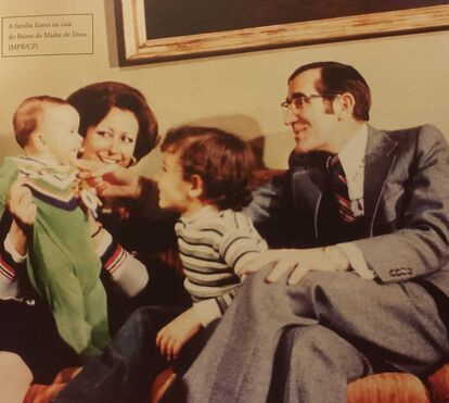 O bebé presidencial mais fofo do pós 25 de Abril: Miguel Eanes, o menino que andou de mão dada com um Papa, virou surfista e acabou pai e farmacêutico