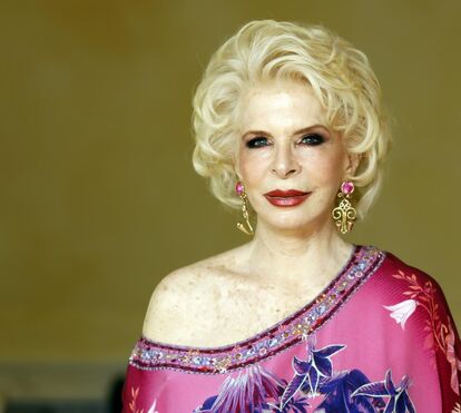 Lili Caneças faz despedida emotiva de um amigo muito especial da missa aos domingos em Cascais