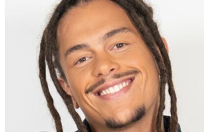 Buscas por Maycon Douglas na Praia do Norte, Nazaré, após carro ser encontrado