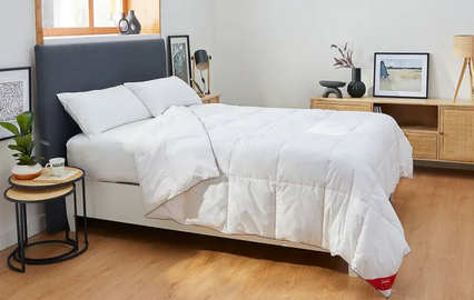 Edredão leve e macio para noites de inverno aconchegantes.
