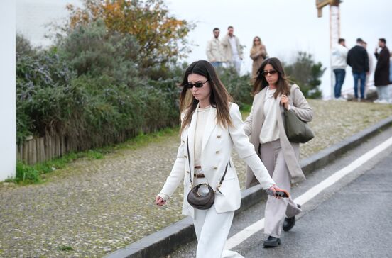 Cerimónias de despedida a Maycon Douglas com comoção e populares