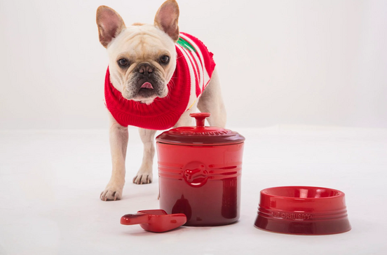 Do fogão à taça do cão. Pet Collection é a aposta da Le Creuset para tutores apaixonados por design