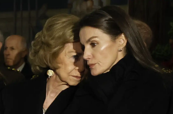 Rainhas Sofia e Letizia juntas em momento de luto