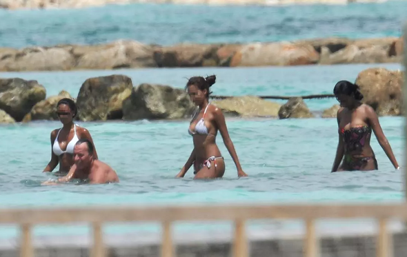 Julio Iglesias é acusado por funcionárias de assédio sexual em Punta Cana e Bahamas