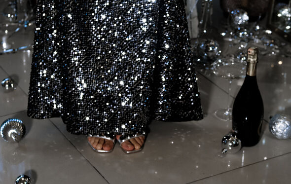 Tendências para as festas de 2026 incluem telas com amigos e cocktails sem álcool