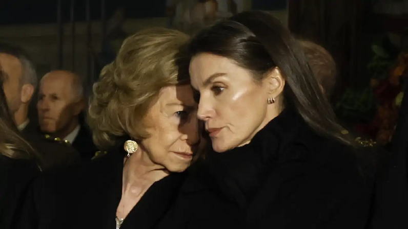 Rainhas Sofia e Letizia juntas em momento de luto