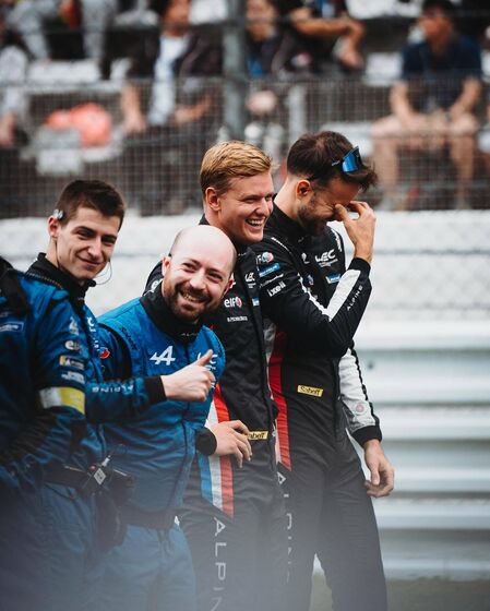 Mick Schumacher com Clara Ramos em Maiorca