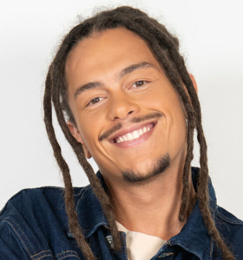 Buscas por Maycon Douglas na Praia do Norte, Nazaré, após carro ser encontrado