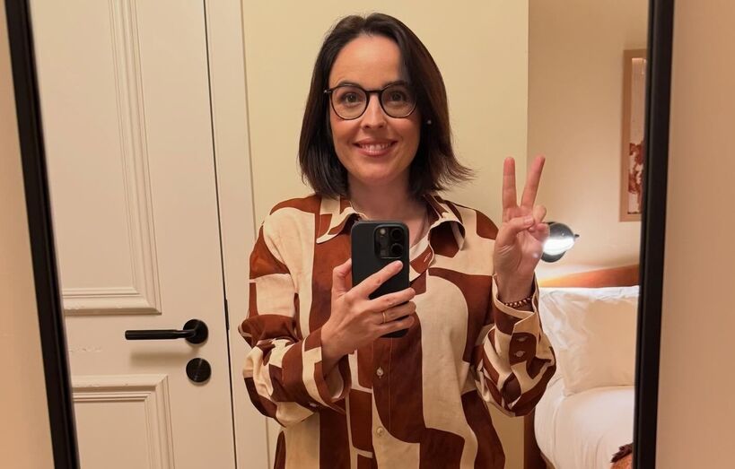 Joana Marques celebra 40 anos com amigos, incluindo um músico e a CEO de uma agência.
