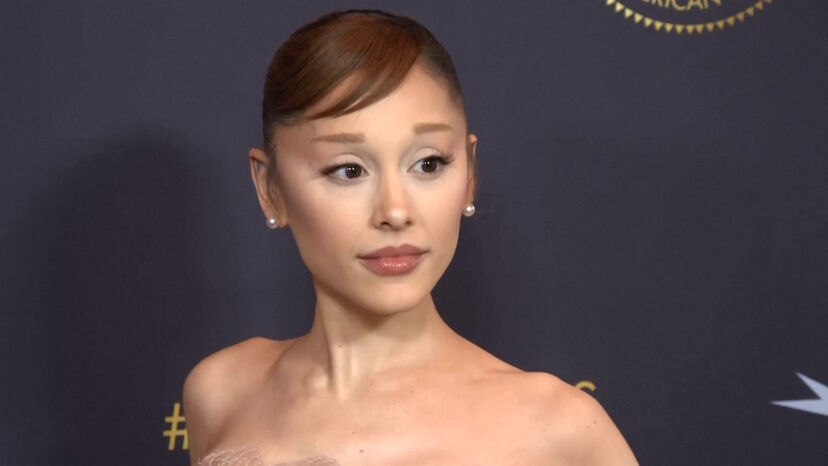 George Clooney, Ariana Grande e Emma Stone entre as estrelas que brilharam na passadeira vermelha dos AFI Awards  