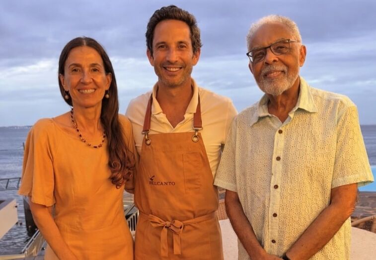 José Avillez cozinha em casa de Gilberto Gil com a sua mulher.
