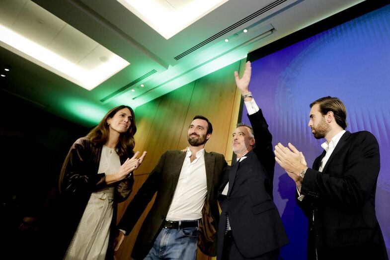 João Cotrim de Figueiredo com os filhos na noite eleitoral