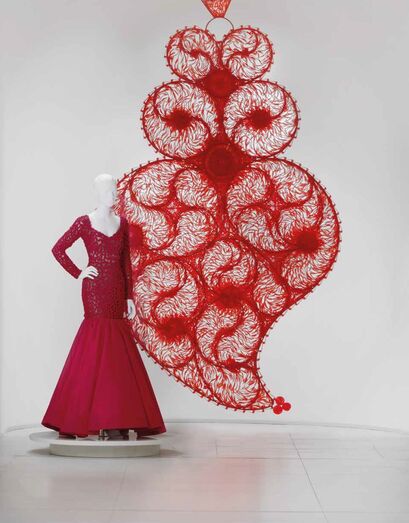 Exposição de Joana Vasconcelos em Roma homenageia Valentino.
