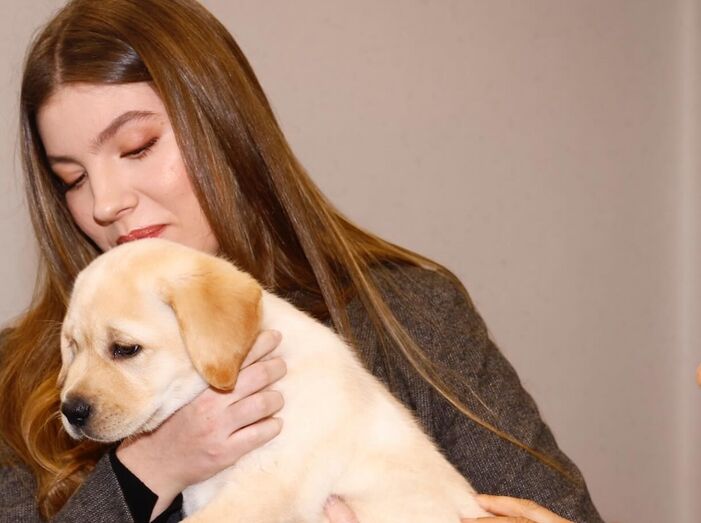 Infanta Sofia encanta ao surgir com um cachorrinho