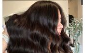 'Espresso Martini Brunette' é a cor de cabelo deste ano