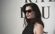 Anne Hathaway e Lana Del Rey arrasam em desfile da Ralph Lauren