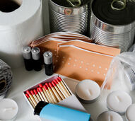 Kit de emergência: prepare-se com papel higiénico, enlatados, pensos, pilhas, fósforos e velas