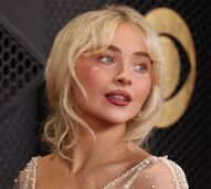 Sabrina Carpenter populariza a maquilhagem clean na cerimónia dos Grammy