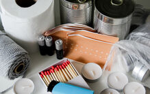 Kit de emergência: prepare-se com papel higiénico, enlatados, pensos, pilhas, fósforos e velas