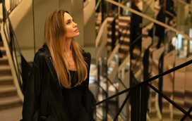 O regresso de Angelina Jolie, num filme que é uma ode ao mundo da moda e a faz reabrir feridas antigas