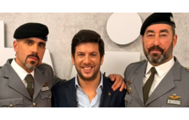 O 'bichinho' da televisão não o larga? 'Chicão' mostra-se ao lado de instrutores da '1.ª Companhia'