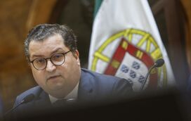 Ministro das Finanças dá entrada no Hospital de Santa Maria com suspeita de AVC