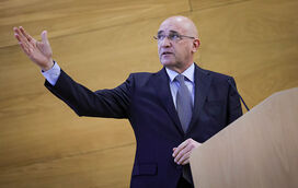 Farto da reforma antecipada? Com a filha mais nova já criada, Passos Coelho cumpre promessa a Laura e dá sinais políticos