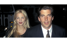 Quem ficou com o anel de noivado de Carolyn Bessette após a sua trágica morte? Um mistério que está a suscitar muitas interrogações
