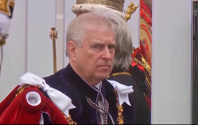 Escândalo Epstein levanta dúvidas sobre a sucessão ao trono britânico. Pode o ex-príncipe André perder o lugar? 