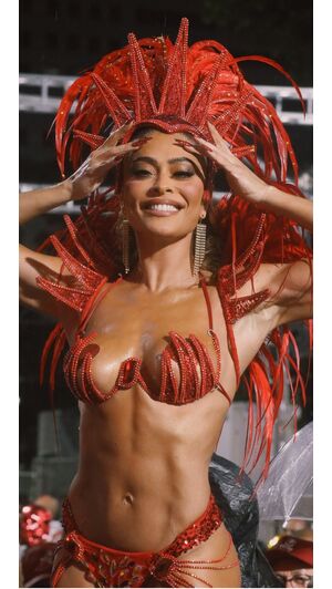 Juliana Paes brilha na Viradouro no Carnaval do Rio com energia e fantasia
