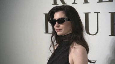 Anne Hathaway e Lana Del Rey arrasam em desfile da Ralph Lauren