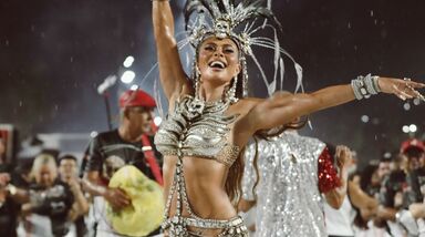 Juliana Paes encanta no Carnaval do Rio como rainha de bateria da Viradouro