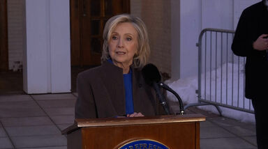 Hillary Clinton: “Não sei quantas vezes tive de dizer que não conhecia Jeffrey Epstein” 